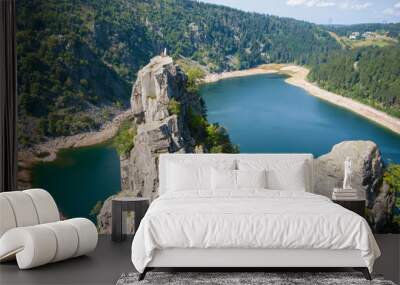 Magnifique rocher Hans surplombant le Lac Blanc dans les Vosges alsaciennes  Wall mural