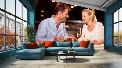 Couple eating dinner at rooftop restuarant Wall mural