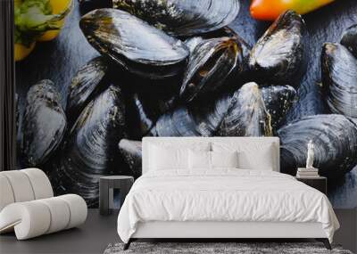 Fresche cozze pescate con peperoni Wall mural