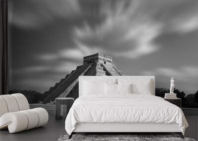 piramide de chichen itza por la tarde Wall mural