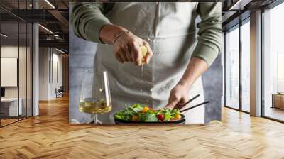 Man squeezing out lemon Wall mural