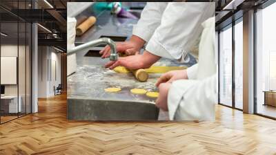 Détail atelier pâtisserie France. Rouleau aplatissant la pate à gâteau. Wall mural