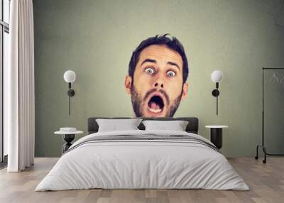 shocked scared man Wall mural