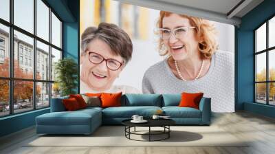 Women and man laughing Wall mural