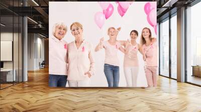 Women with balloons Wall mural