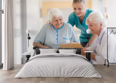 Doctor talking to her patient in hospital Wall mural