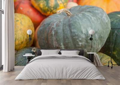 citrouilles et divers courges en décoration pour Halloween Wall mural