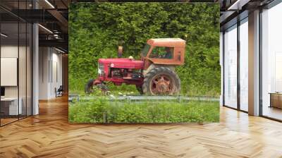 tracteur sur une route de campagne 2 Wall mural