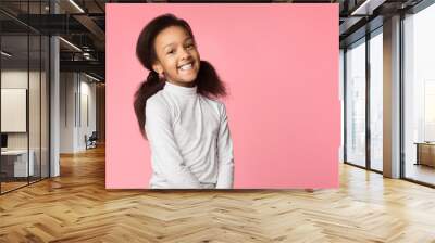 African-american girl smiling and looking at camera Wall mural