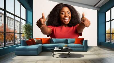 great choice. portraif of cheerful black woman showing thumbs up at camera Wall mural