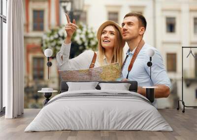 Couple With Map On Travel Vacations, Sightseeing Wall mural