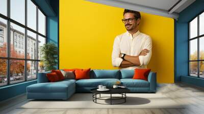 portrait of a man against a yellow background Wall mural