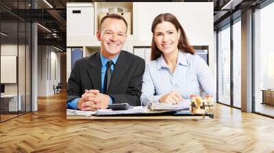 mann und frau zusammen im büro Wall mural