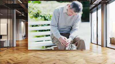 old man with knee problem Wall mural