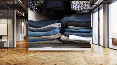 Jeans im Kleiderschrank Wall mural