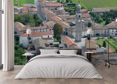 Fotografía aérea de campanario y  pueblo de Codroipo en la región italiana de Friuli-Venezia-Giulia  Wall mural