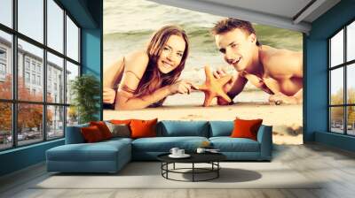 couple at the beach Wall mural