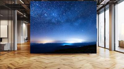 輝く星空のイメージ。光る星。綺麗な星空の背景素材。Image of a shining starry sky. Shining stars. Beautiful starry sky background material. Wall mural