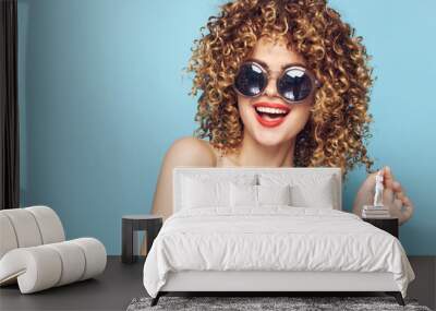 Portrait of a woman smile round sunglasses curly hair fun tshirt  Wall mural