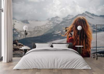 woman on top of mountain Wall mural