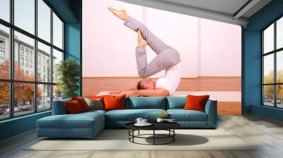 Frau in Yogaposition Wall mural