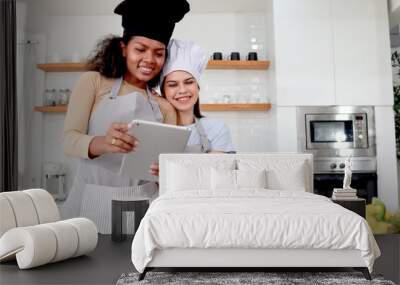 couple in kitchen Wall mural