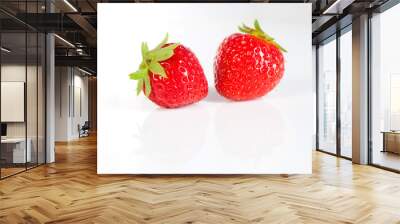 deux fraises, Mara des bois sur fond blanc Wall mural