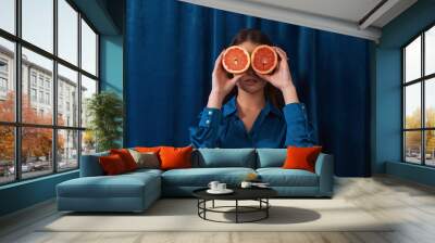 woman with grapefruit over her eyes Wall mural