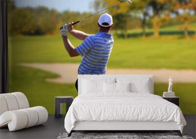 Man playing golf Wall mural