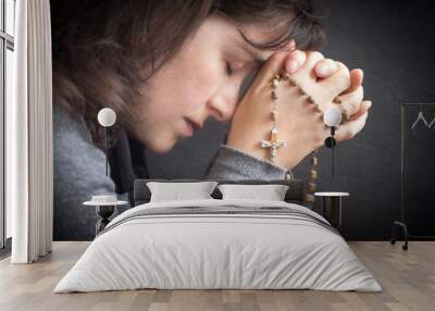 woman praying with rosary Wall mural