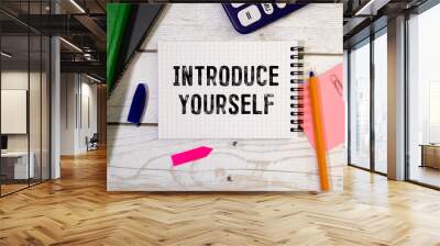 Sticky note with the text Introduce yourself on office desk. Self-introduction concept Wall mural