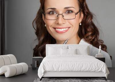 Smiling businesswoman, over gray Wall mural