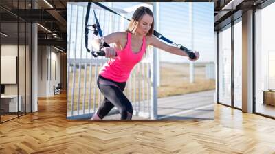 Sportliche Frau trainiert im Freien  Wall mural