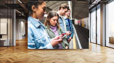 People waiting for metro train in London Wall mural