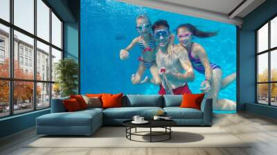 family  in swimming pool Wall mural