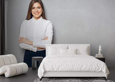 Smiling business woman with crossed arms. Wall mural